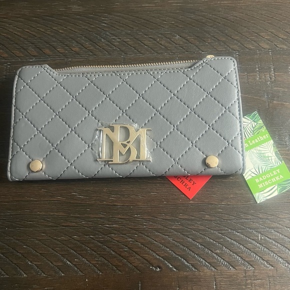 NWT/ Badgley Mischka Women's Long Card Wallet Grey/ Vegan Leather - Picture 1 of 3